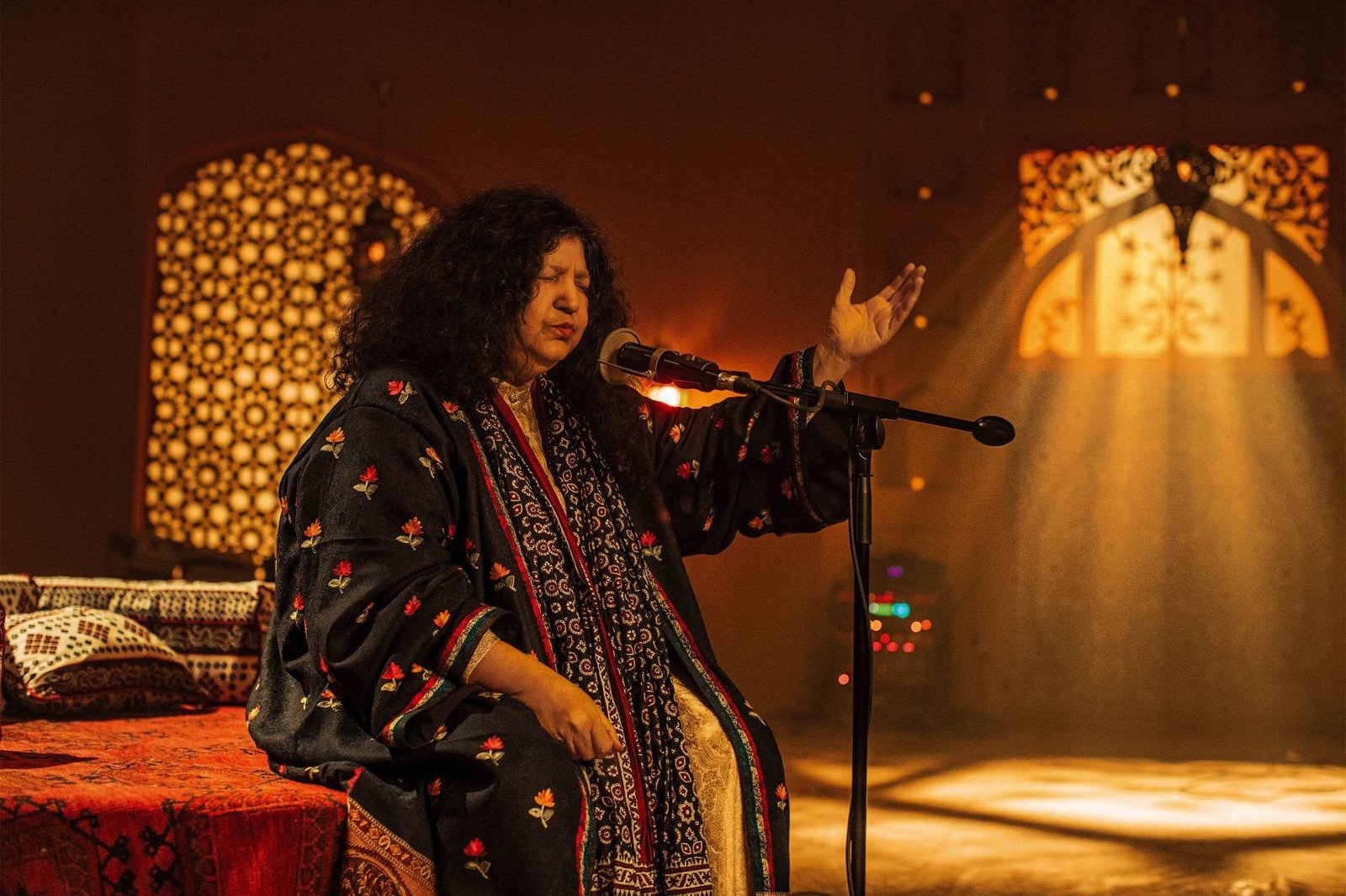 Abida Parveen Live in Dubai: A Sufi Spell You’ll Want to Be Under ...