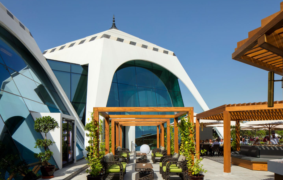 Professional business lunch Dubai setting at Spike Bar Emirates Golf Club.