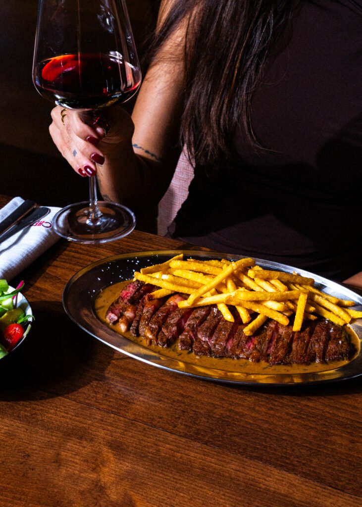 Chez Wam Palm Jumeirah steak frites Dubai midweek dining night DJ atmosphere