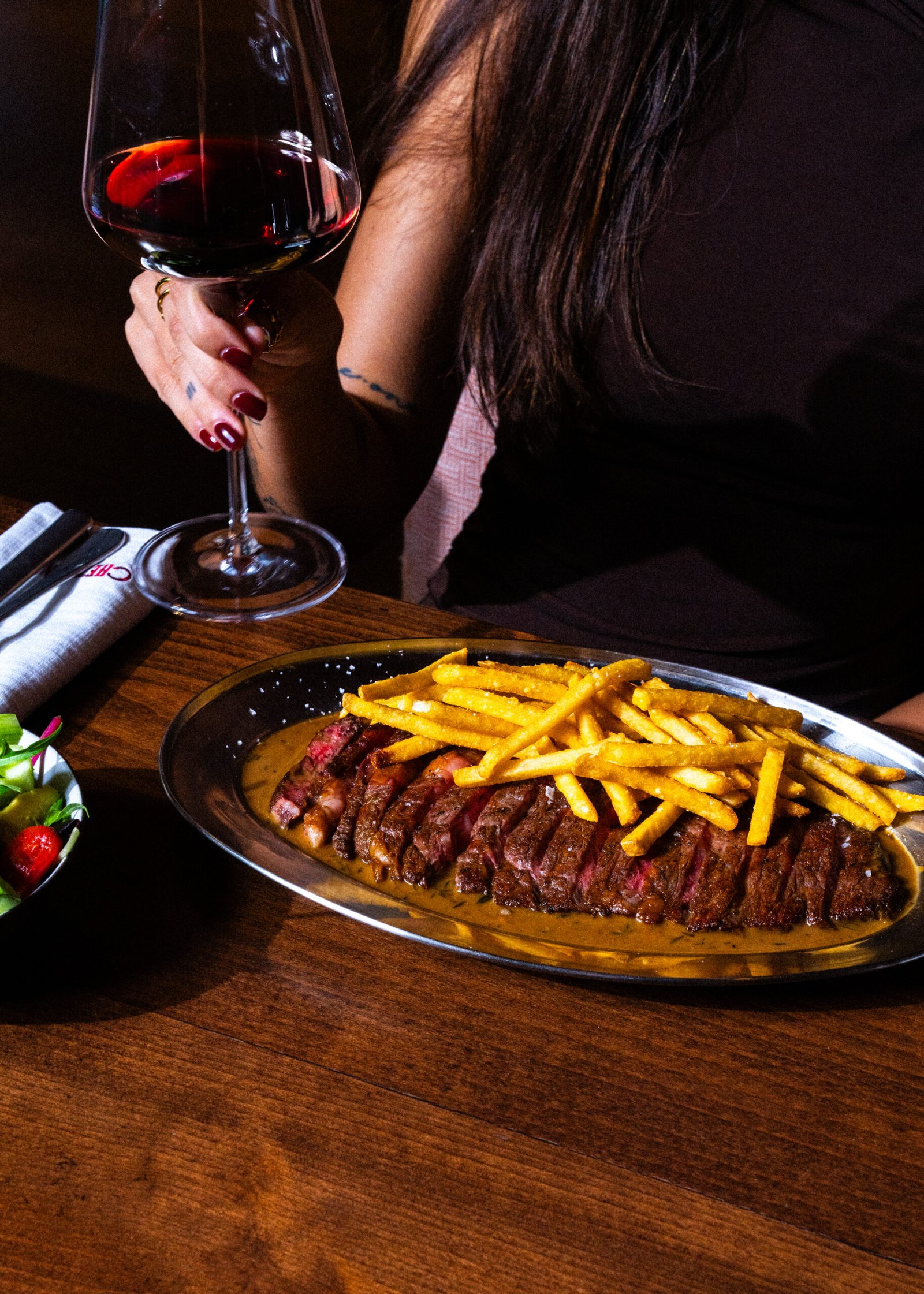 Chez Wam Palm Jumeirah steak frites Dubai midweek dining night DJ atmosphere