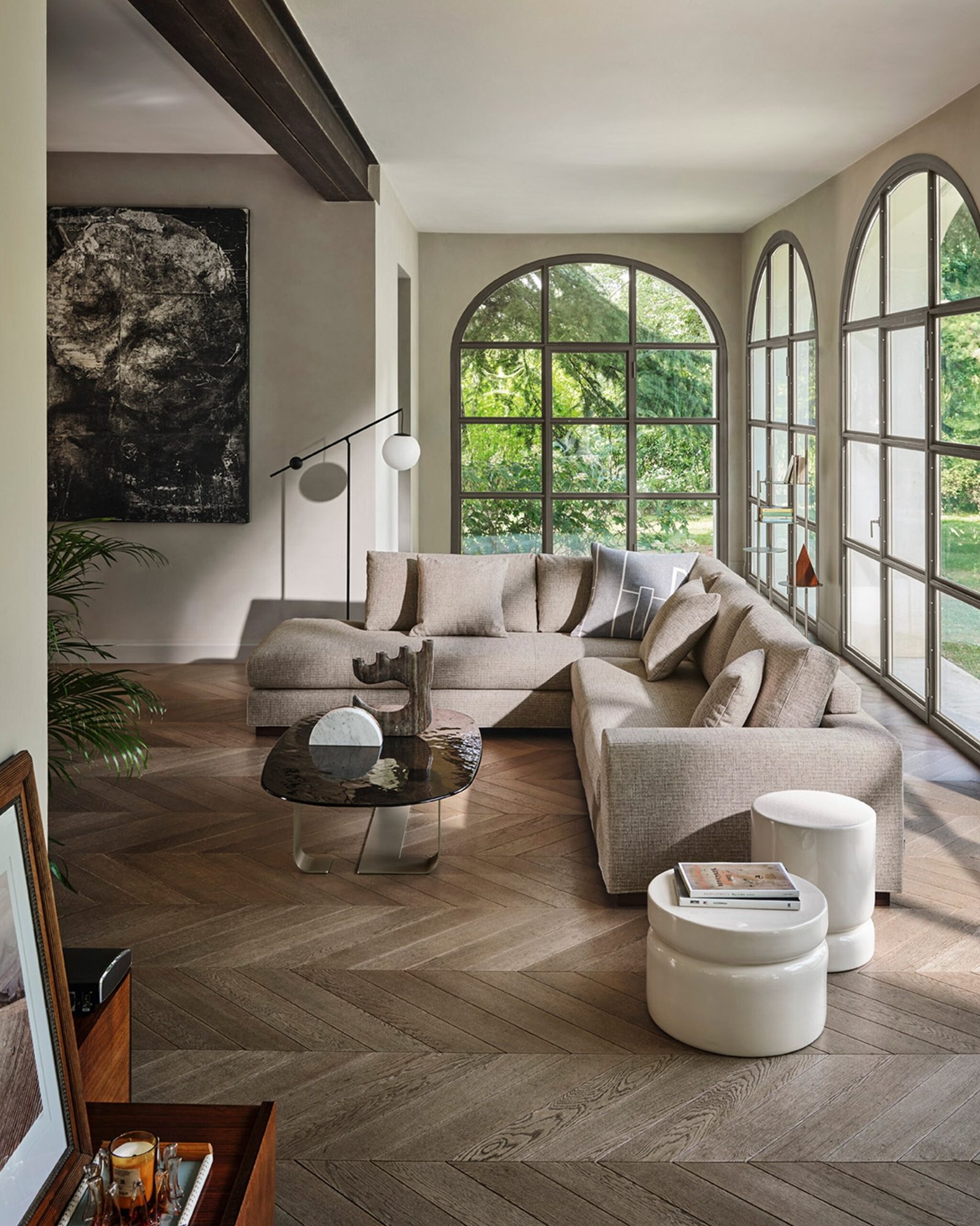 Close up of the Cameo Table with its Travertino top and Pearl Beige Oleandro chairs.