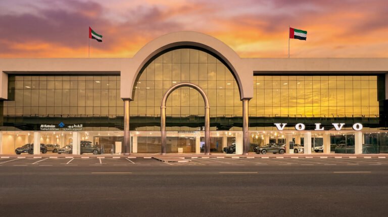 High-tech interior features and smart digital displays revealed at the new Al-Futtaim Volvo flagship.