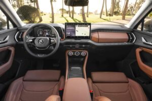 Modern interior and climate control of the 7-seater SUV Dubai residents prefer for summer.